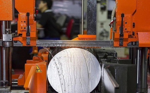 南雄立式金属带锯床切削出现跑带故障解决方法！